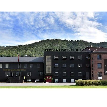 Froken Skjolds Hotel Lyngengarden Mosjøen Exteriér fotografie